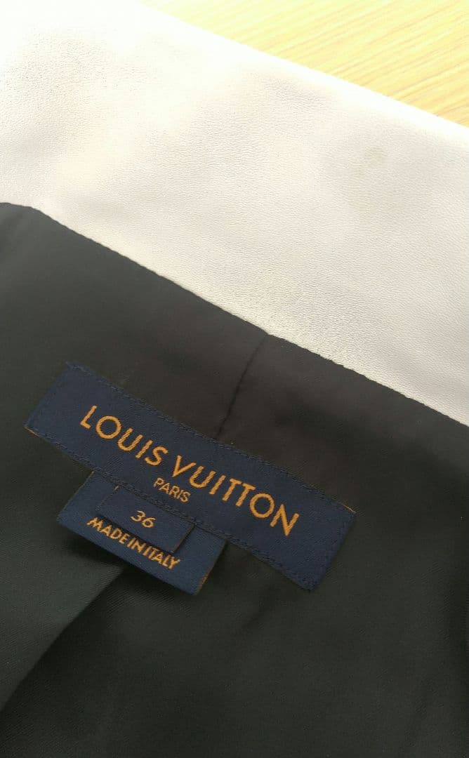 ☆*☆様 ルイヴィトン ホワイト レザージャケット スタッズ付き 36 S位