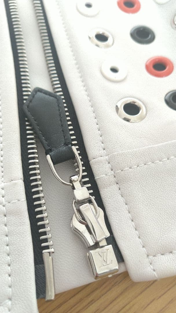 ☆*☆様 ルイヴィトン ホワイト レザージャケット スタッズ付き 36 S位