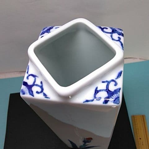 ６６１蔵出し 美術 工芸　魯山作 有田焼 伊万里焼　色 鍋島 菖蒲の花