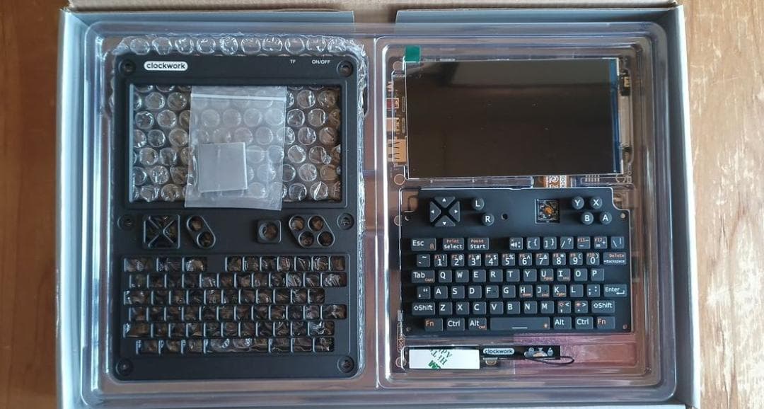 [新品]Clockwork uConsole CM4-D 4GB(LTE付)