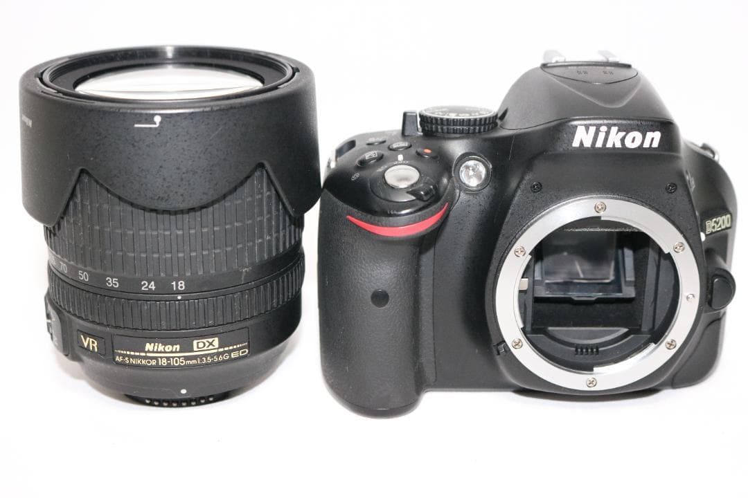 大人気⭐中望遠レンズ NIKON D5200 ⭐初心者入 門セット⭐ 一眼レフ