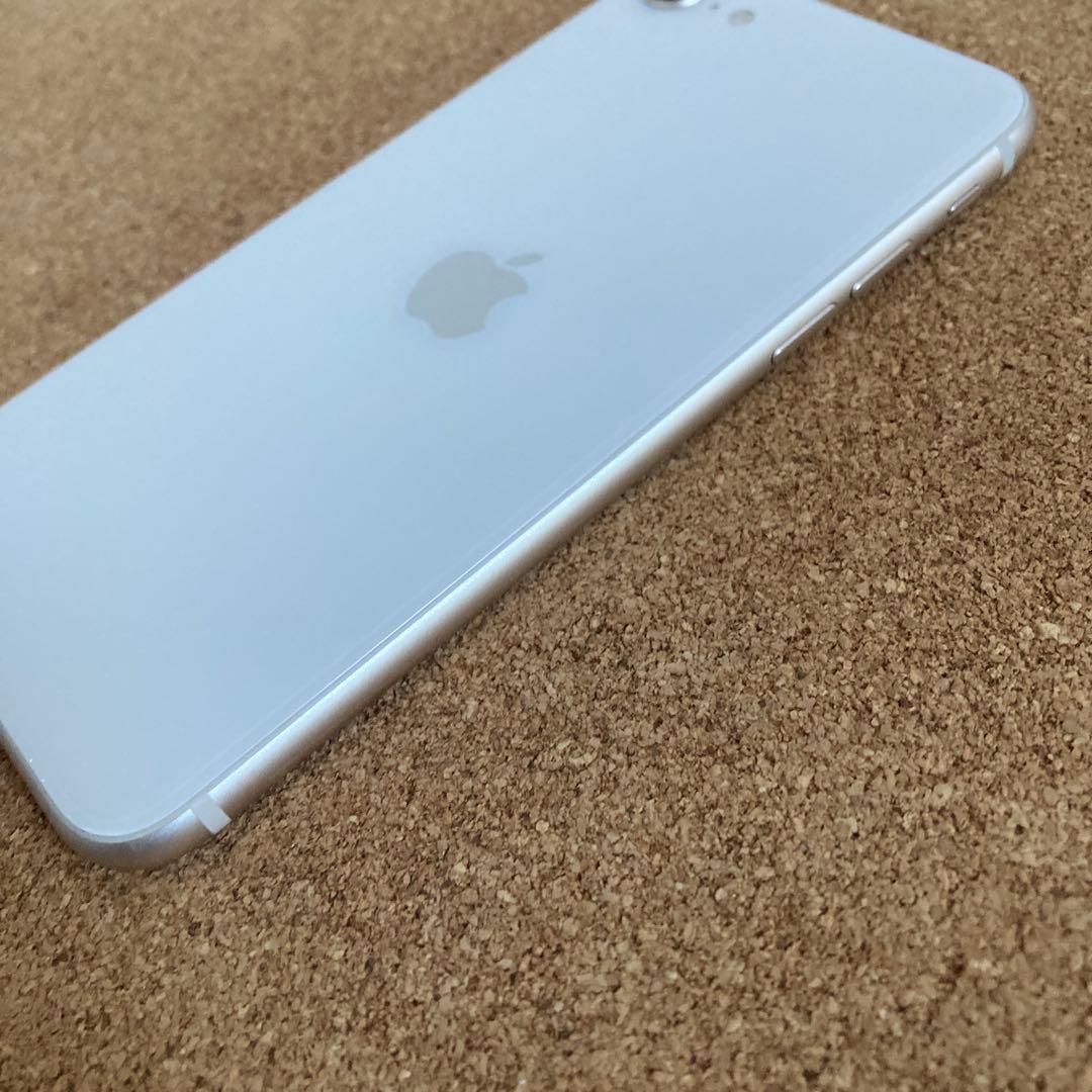 3908 電池新品☆比較的美品☆iPhoneSE3 64GB SIMフリー☆