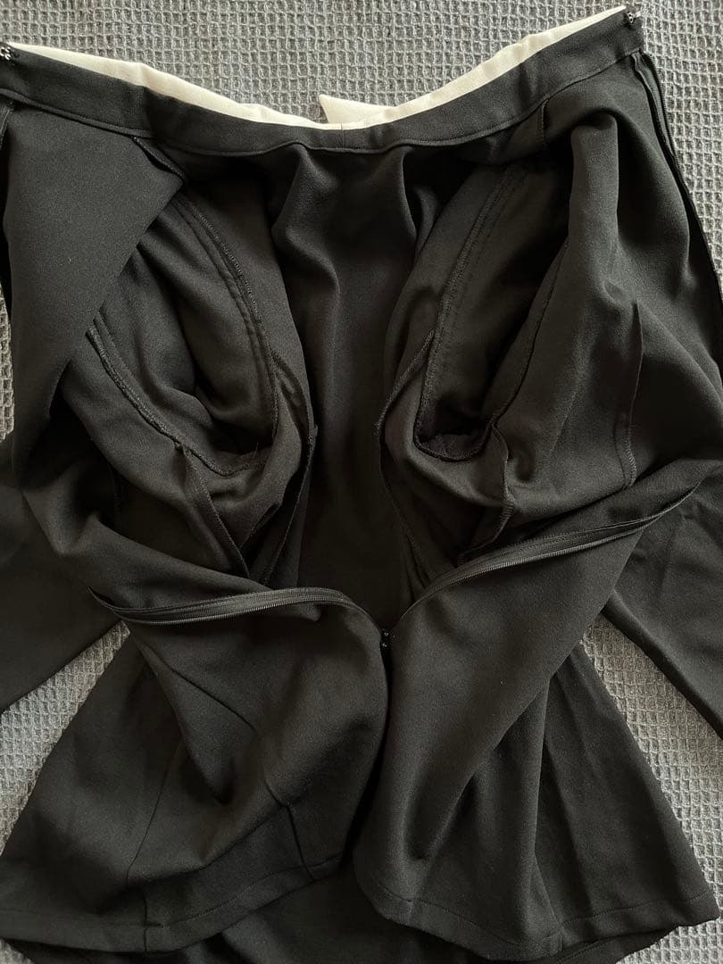 hue DAY TO EVENING ショルダーフリルブラウス パール装飾 36