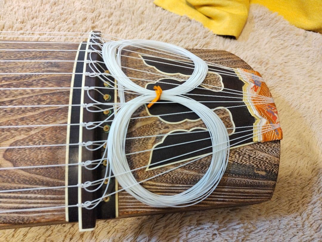 琴　上角巻のすだれ彫