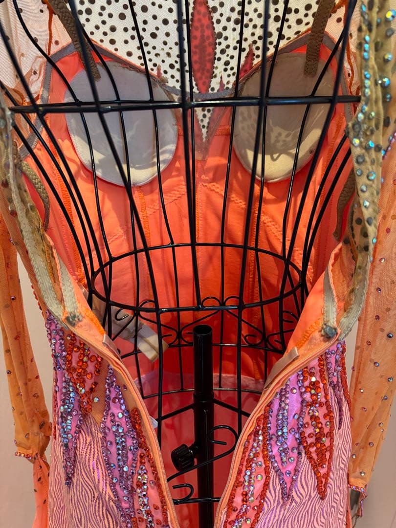 ダンスドレス　　オレンジ　　スパンコール装飾