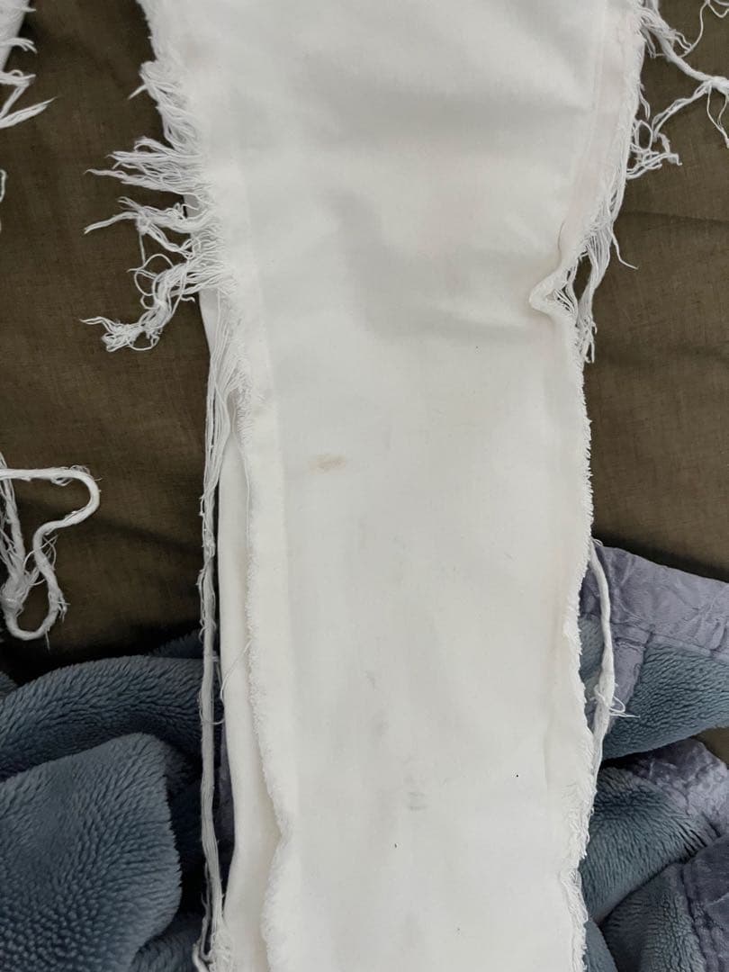 バラバサスダメージホワイトフレアデニム29