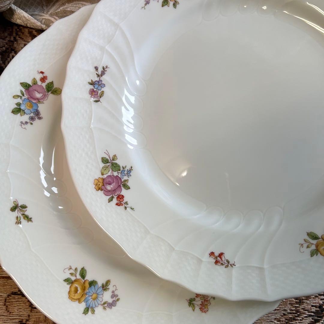 希少品 イタリア製RichardGinori 白磁に咲くお花 ディナー大皿2枚