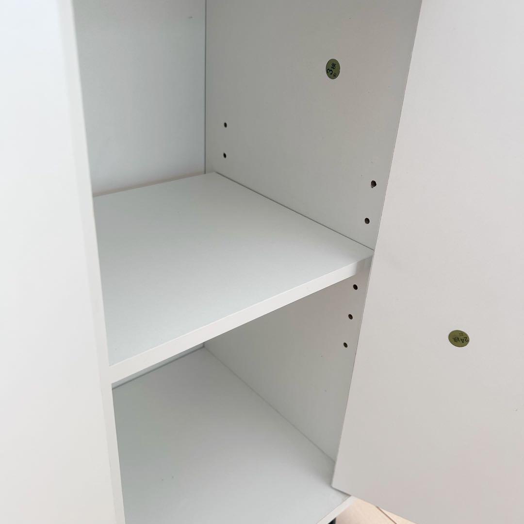 北欧　コンパクトキッチンカウンター　木目調　食器棚　ホワイトキャスターコンセント