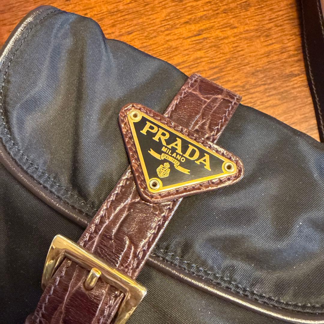 PRADA 黒 ナイロン ウエストポーチ　金ロゴ希少
