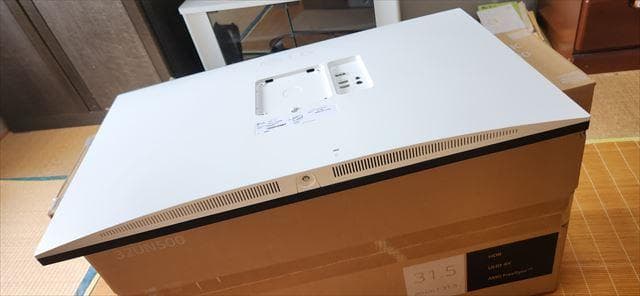 LG_4K_31.5インチ_モニタ_スピーカ付_32UN500-W_00904
