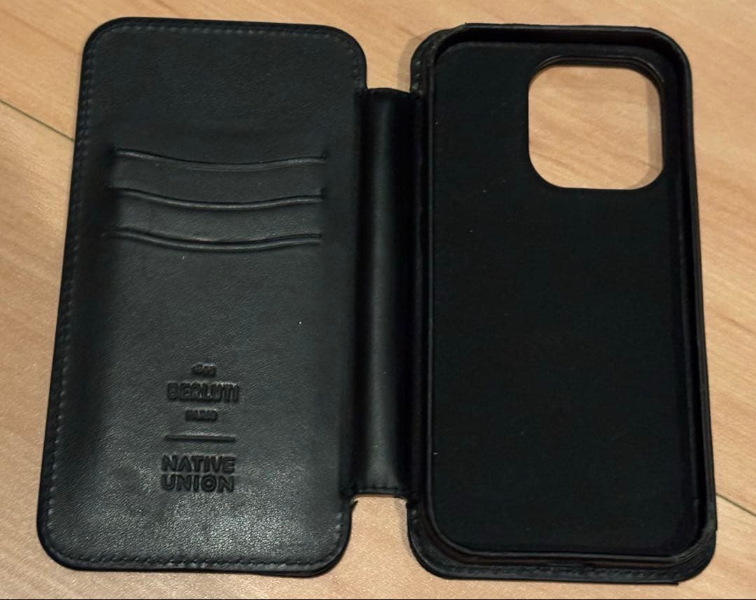 ベルルッティ カリグラフィ 手帳型 ブルー スマホケース iPhone15Pro