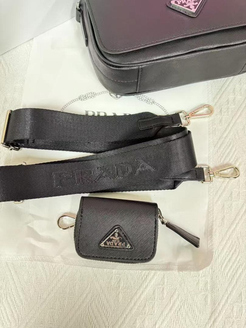 ブラック ショルダーバッグ~~