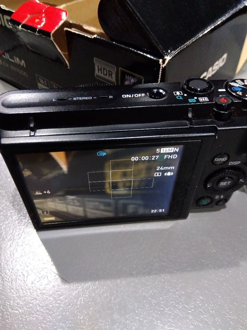 D591 CASIO EXILIM HS EX-ZR1000 デジカメ　完動品