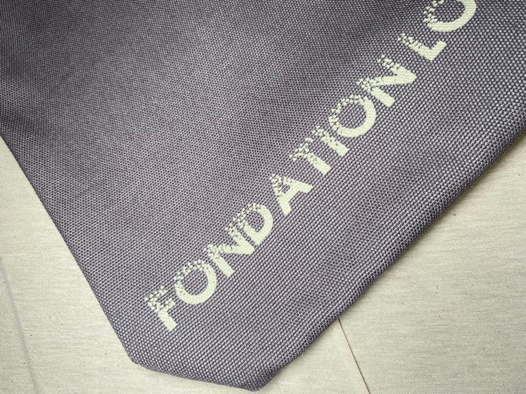 【限定 】ルイヴィトン フォンダシオン 美術館 キャンバストート　ポーチ付き！