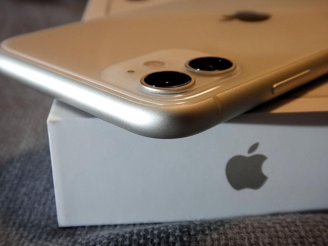 iPhone11 256GB ホワイト　（極美品）