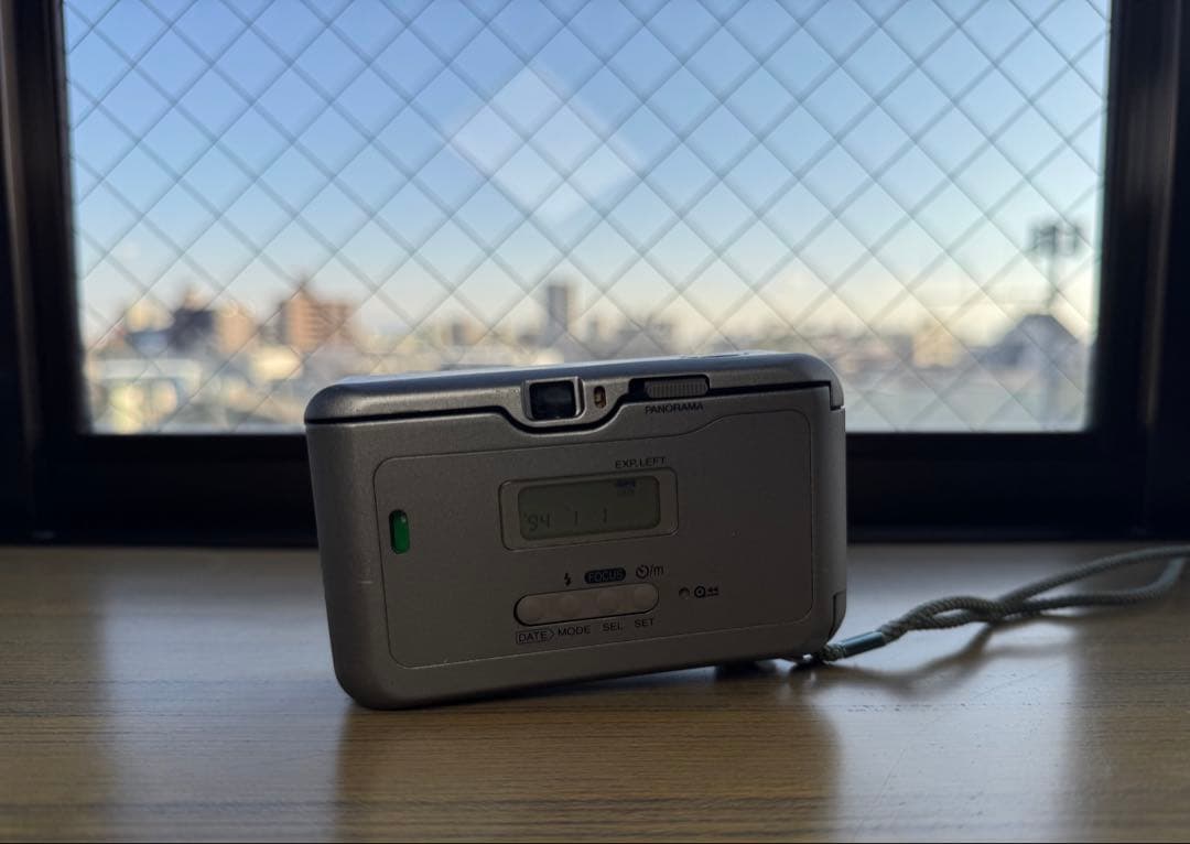 コンパクトフィルムカメラ シルバー ケース付き