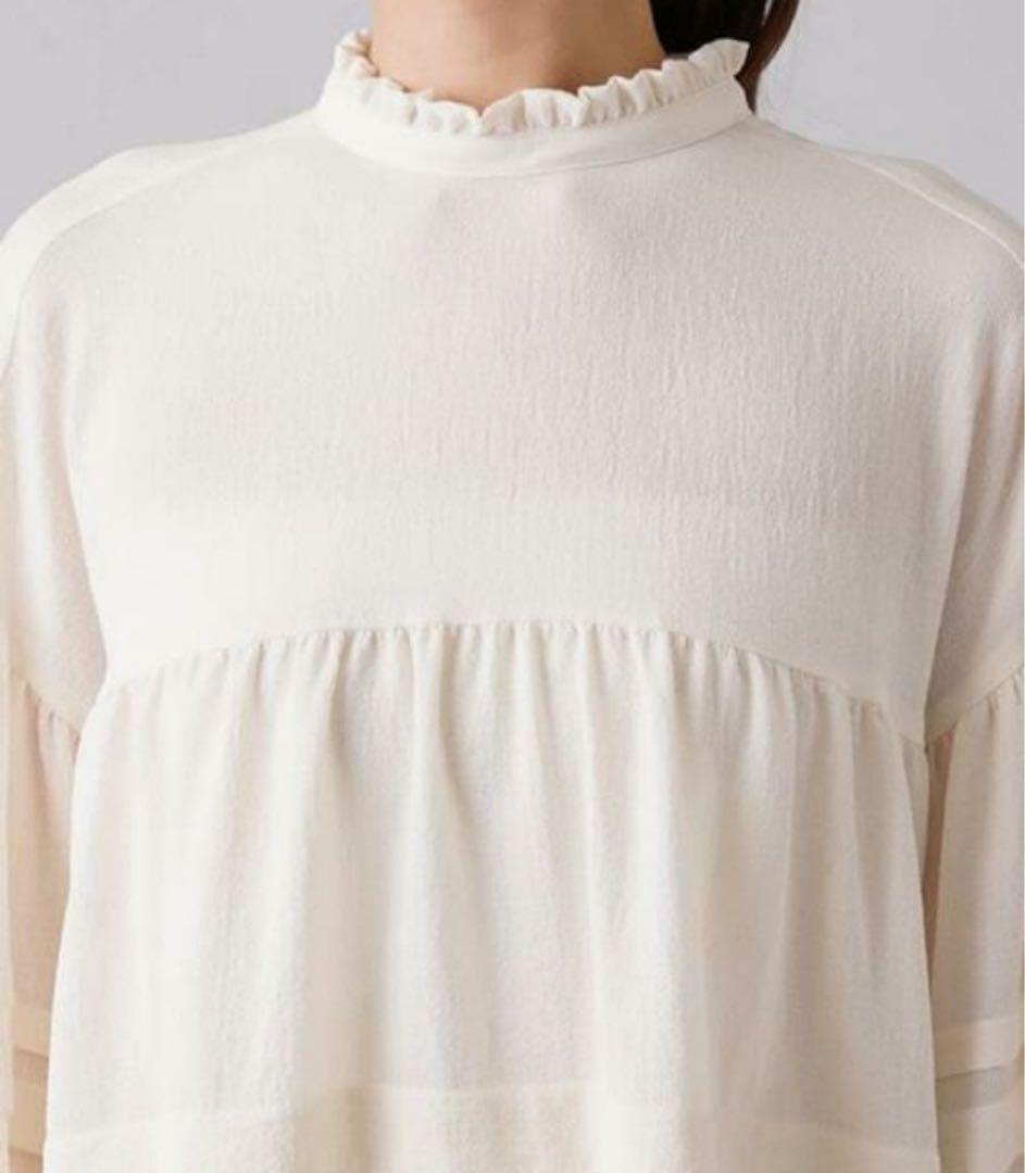 【新品】定価44,000円　レリアン　フリルチュニックブラウス　アイボリー11号