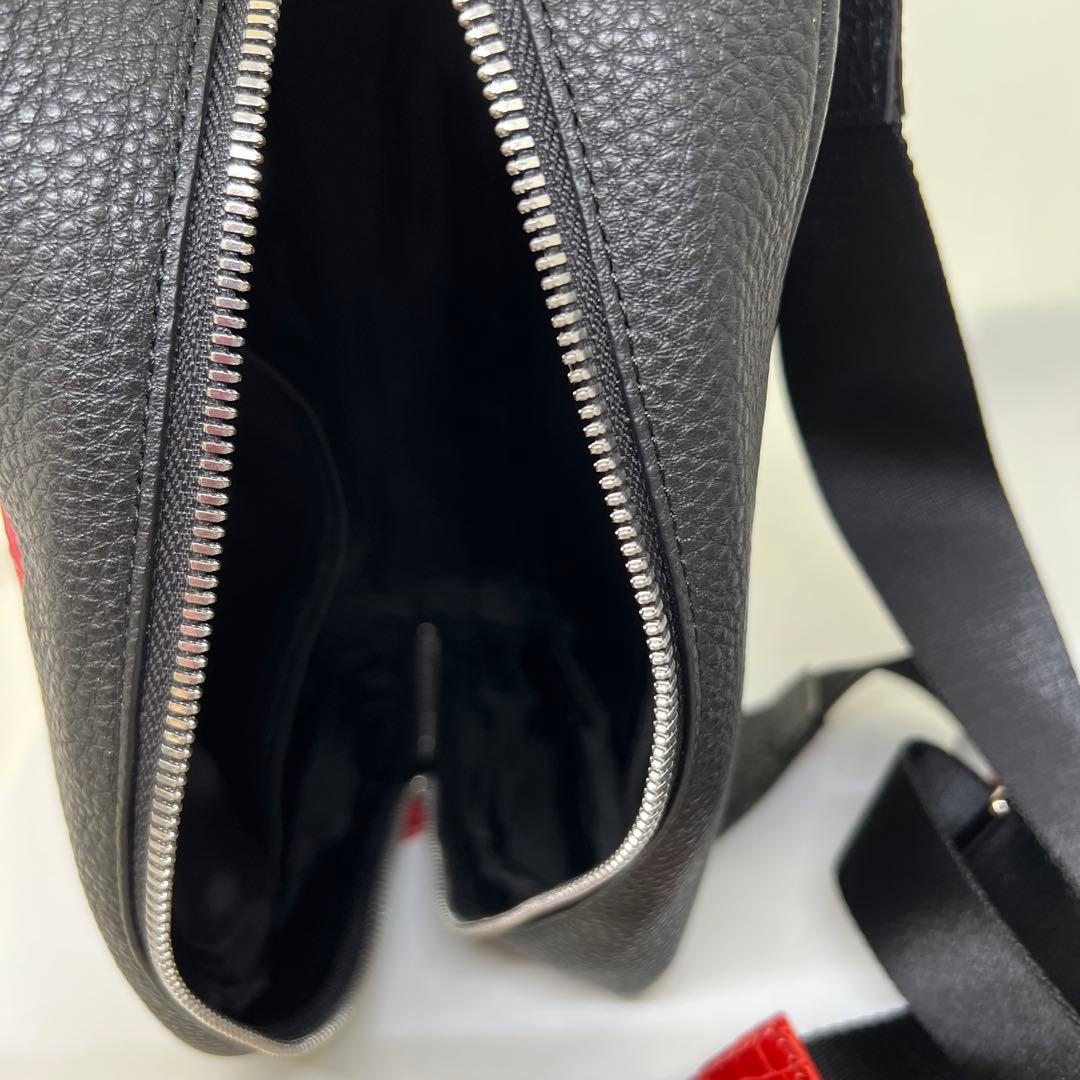 新品　男女兼用　クロコダイルアクセント 本革ボディバッグ