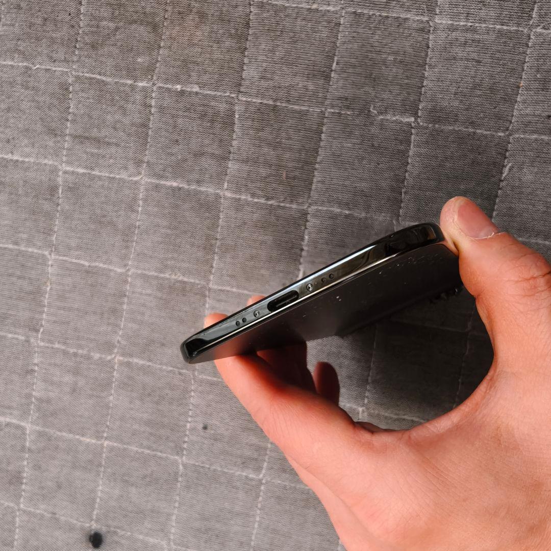 iPhone 17 Air 256GB 黒 新品に近い 充電18回 Simフリー