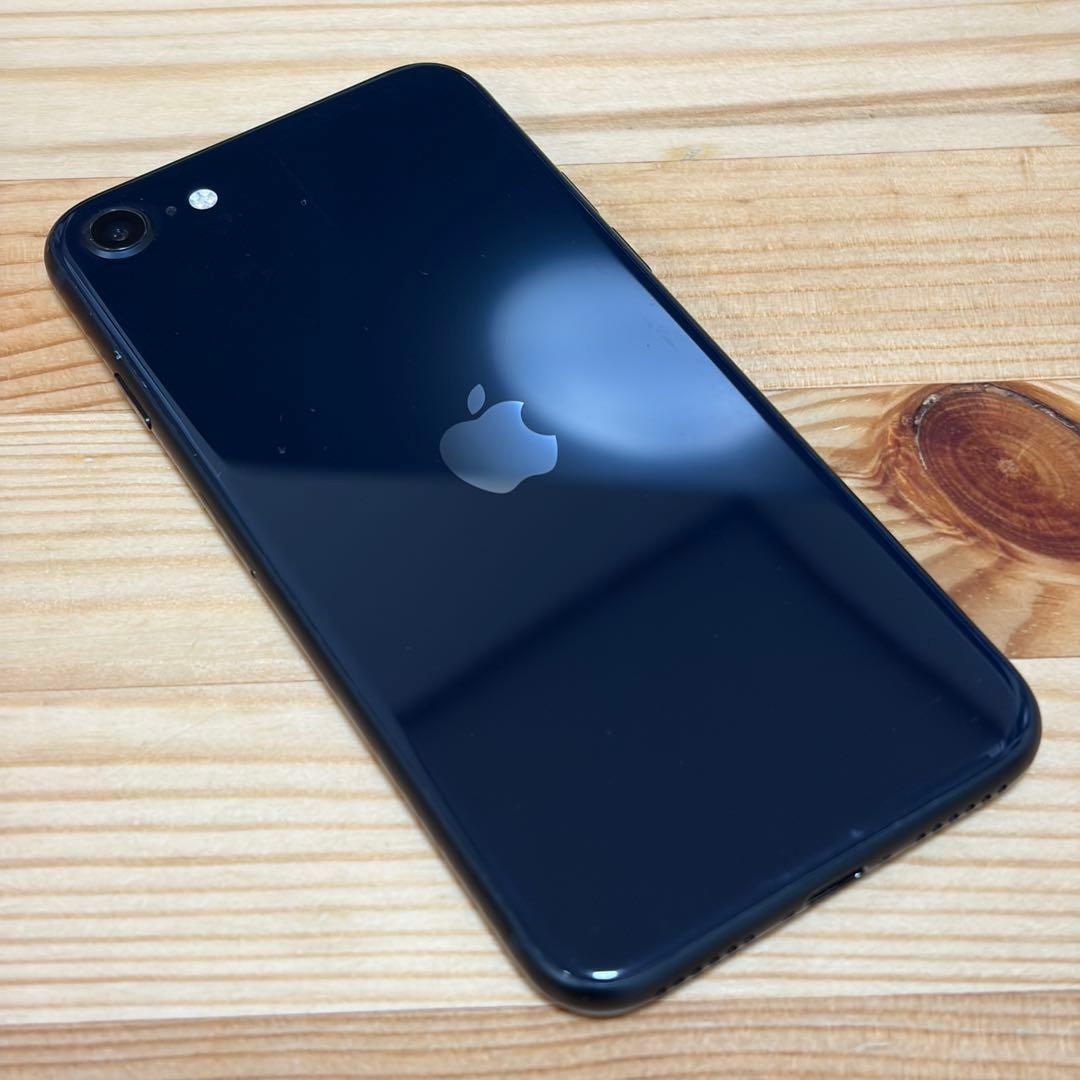バッテリー新品　iPhoneSE第3世代64GB SIMフリー　美品