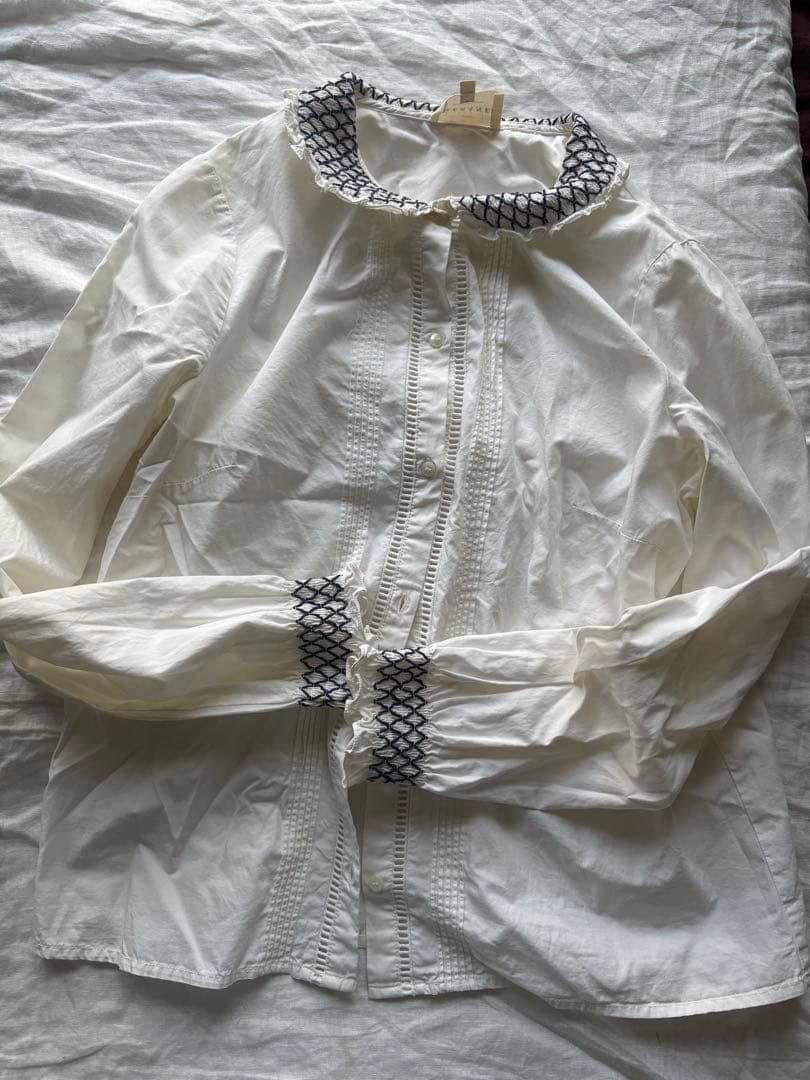 パリジェンヌに大人気のパリ発ブランドセザンヌ（Sézane）スモッキングブラウス