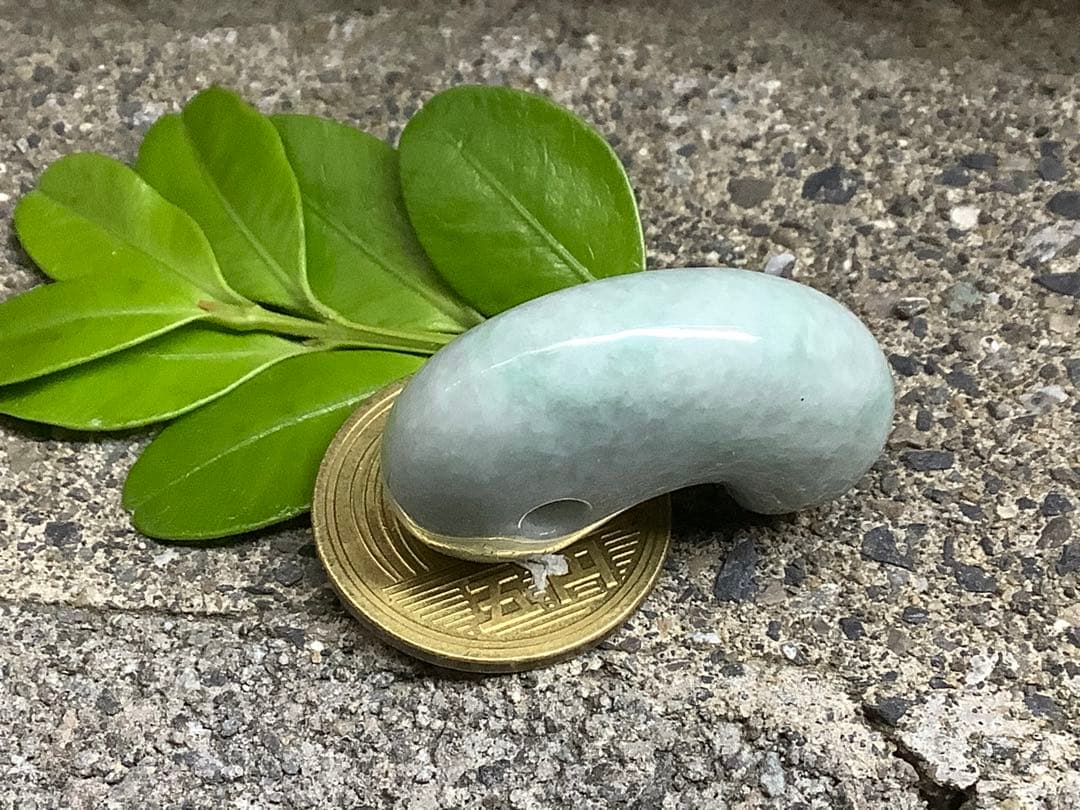 ⭕️ ⭕️神宿る本物の勾玉‼️　吉祥開運　糸魚川翡翠*ジェダイト　外部鑑定鑑別書付‼️