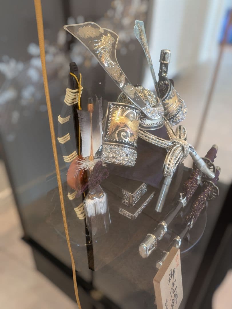 人形の鳳玉 五月人形 12号燻し銀彫金兜飾 飾り台ケース