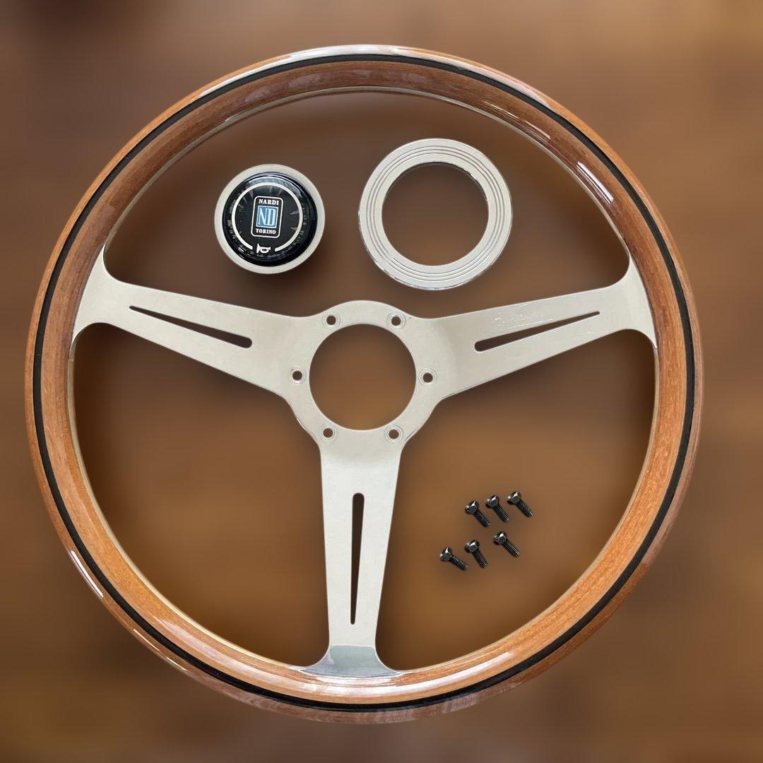 ナルディクラシック　ウッドステアリング