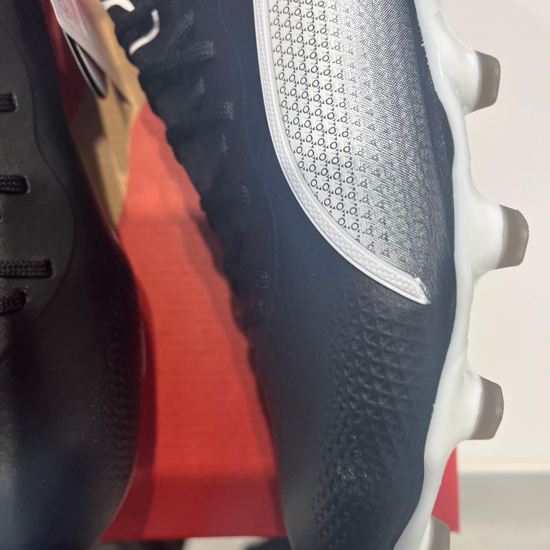 PUMA プーマ キングアルティメットHG/AG 黒色/白サイズ27.0