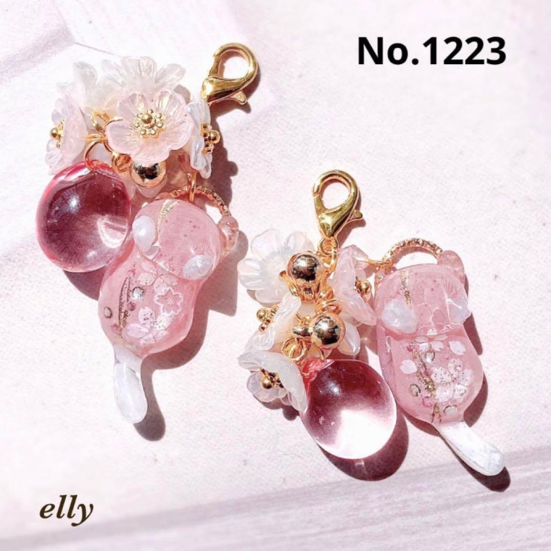 【ゆきゆっきー❄️様】1216.天然石　琉球ガラス　桜　じゃれ猫　レジン　チャーム