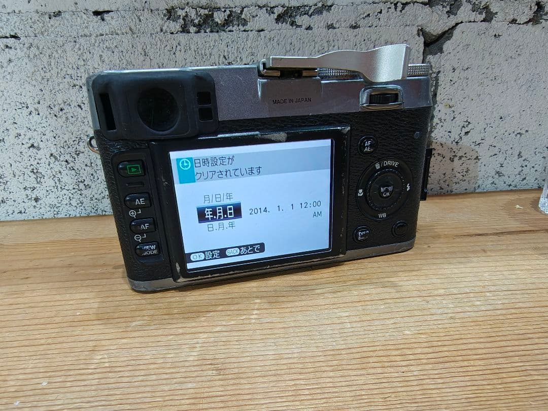 Fujifilm X100 コンパクトデジタルカメラ 箱 充電器バッテリー3個付