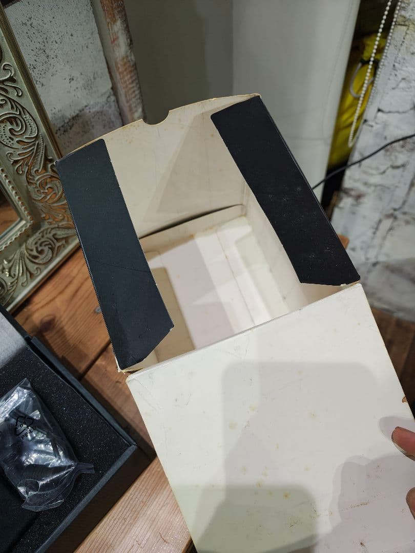 Fujifilm X100 コンパクトデジタルカメラ 箱 充電器バッテリー3個付