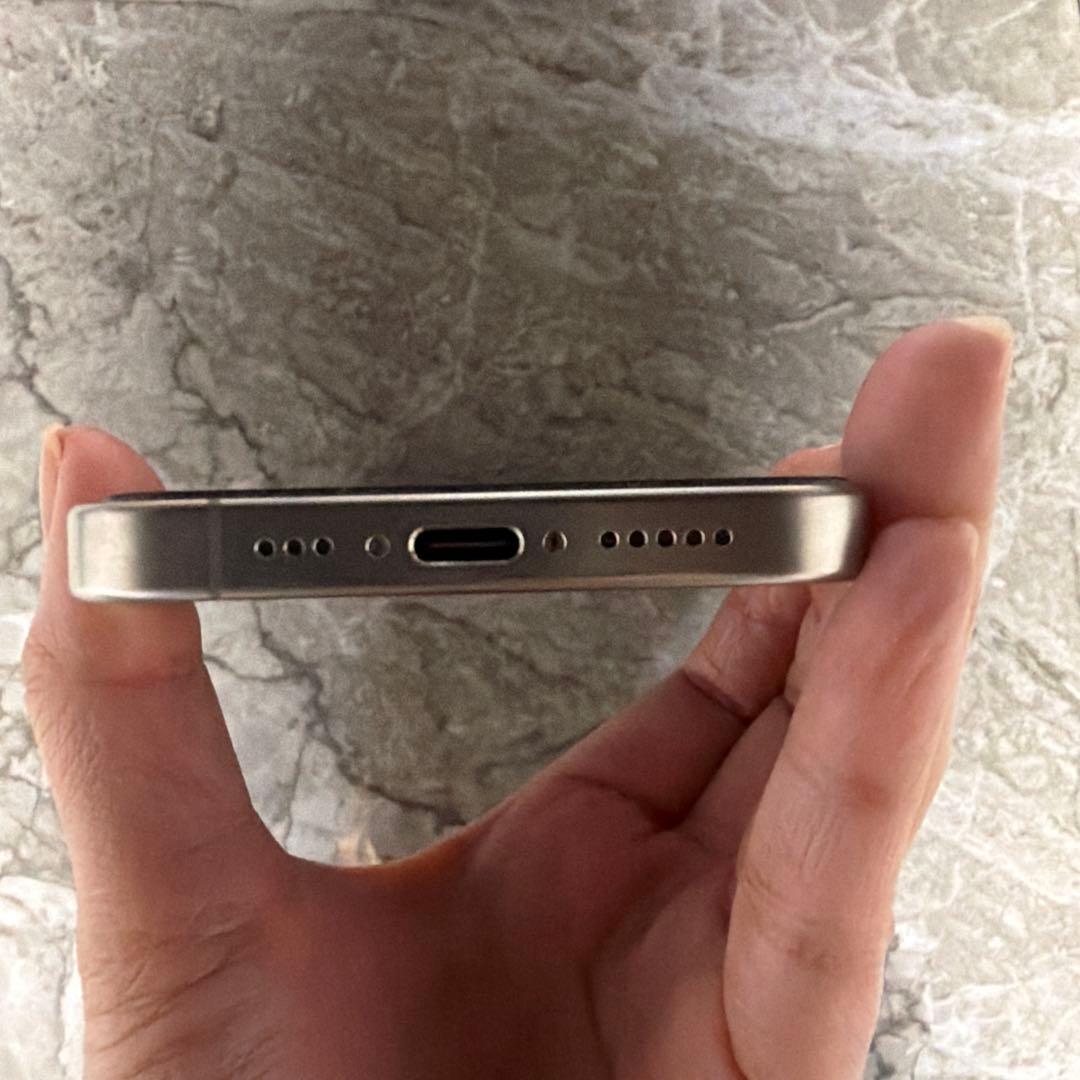 iPhone15pro 本体128ギガ ナチュナルチタン