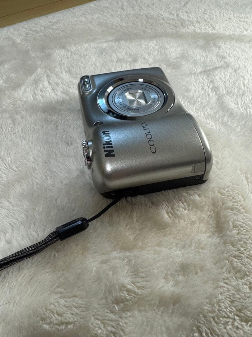 ニコンCoolpix A10 コンデジ（乾電池式）