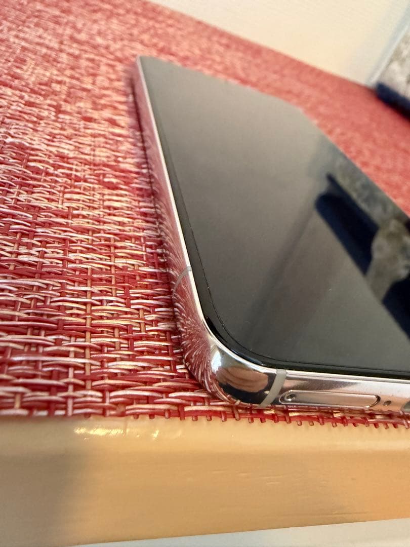 Samsung Galaxy S22 ホワイト 本体