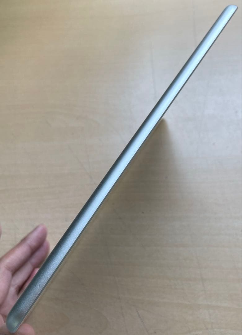 iPad 第6世代　A1893　Wi-Fiモデル　シルバー　32GB #1