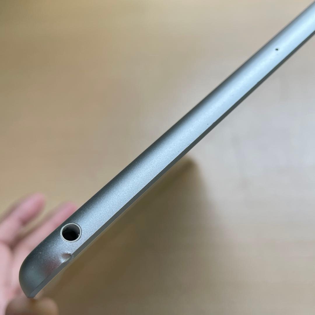 iPad 第6世代　A1893　Wi-Fiモデル　シルバー　32GB #1