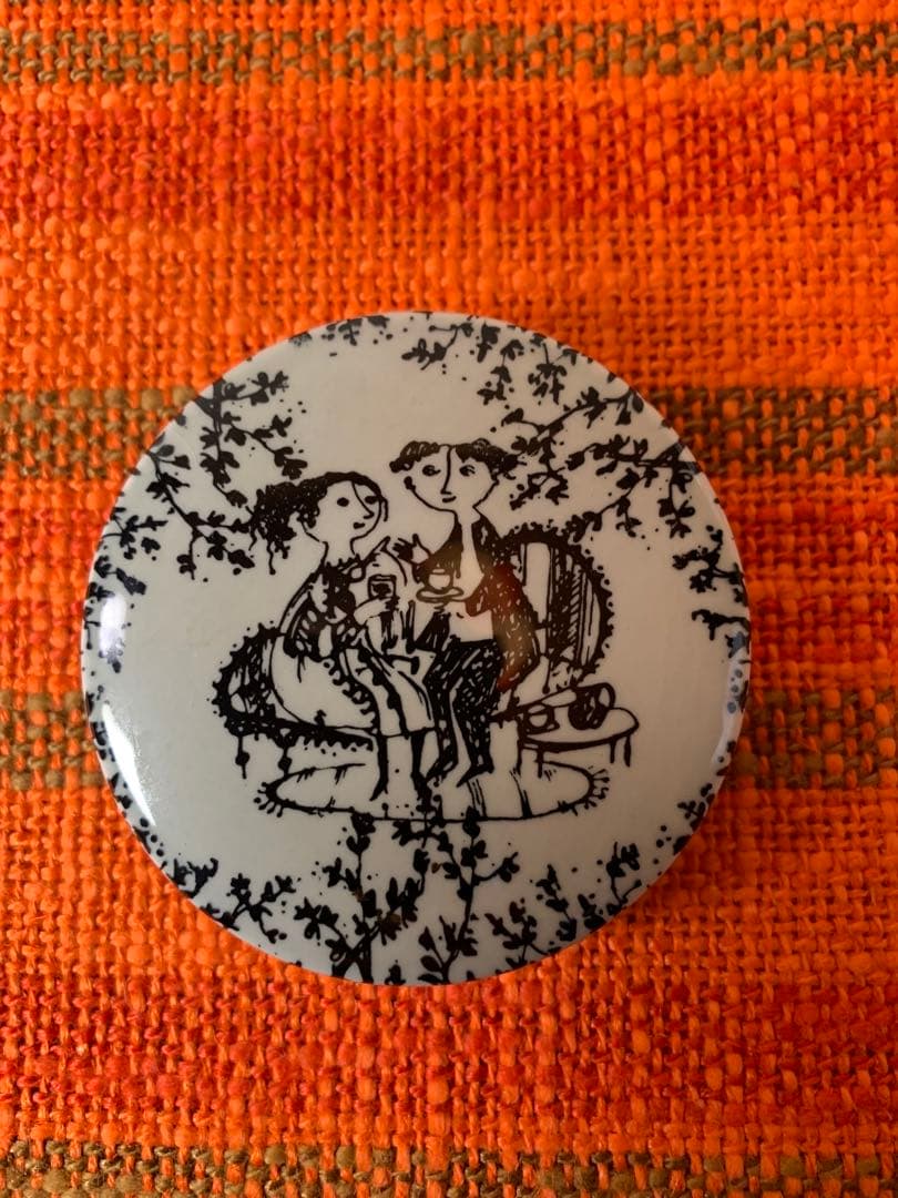 ビヨンヴィンブラッド　ビンテージのニモール窯の蓋物小物入れ！絵柄が可愛いです！