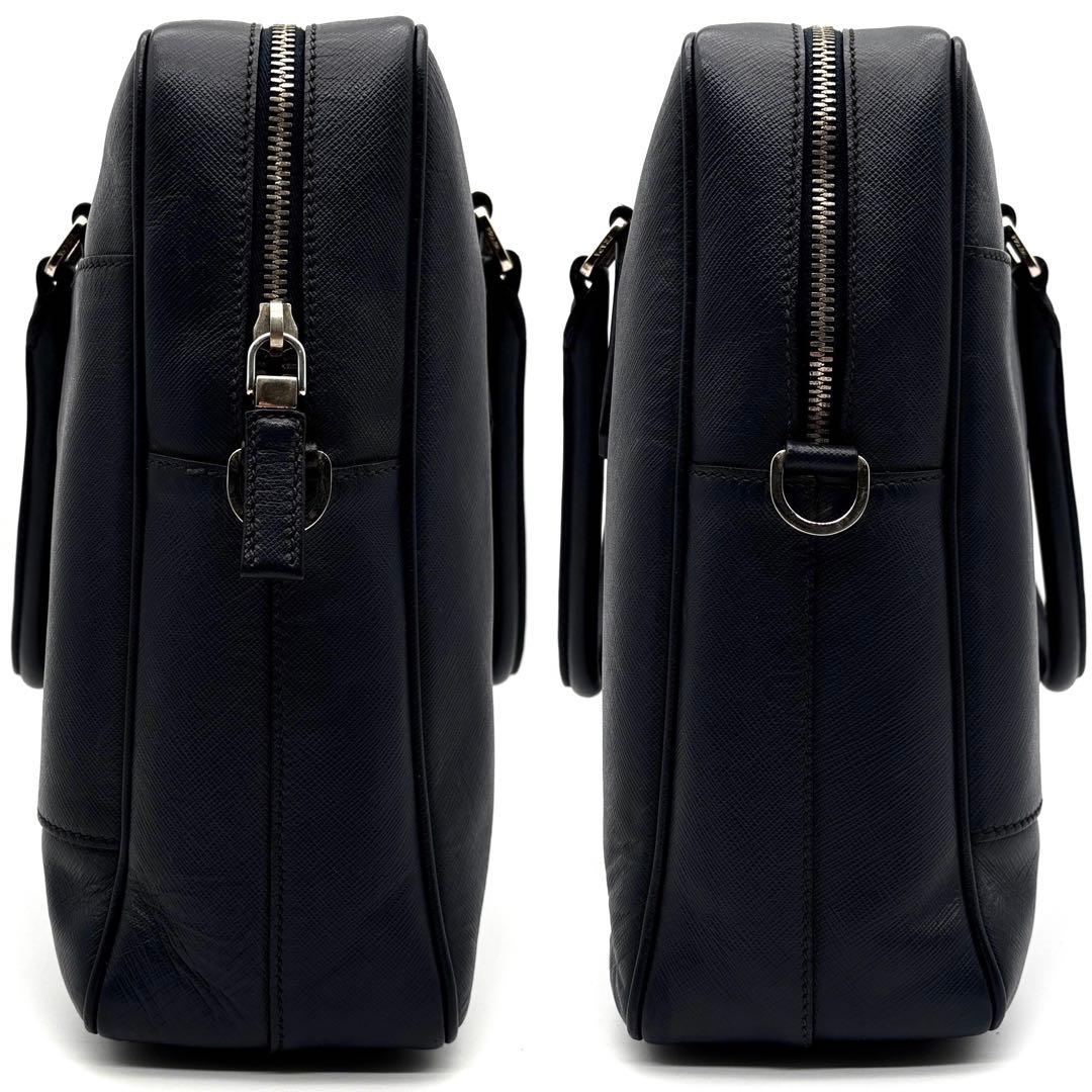 美品 プラダ ビジネスバッグ サフィアーノレザー 三角ロゴ 白タグ ネイビー