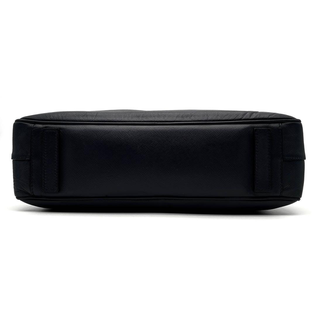 美品 プラダ ビジネスバッグ サフィアーノレザー 三角ロゴ 白タグ ネイビー