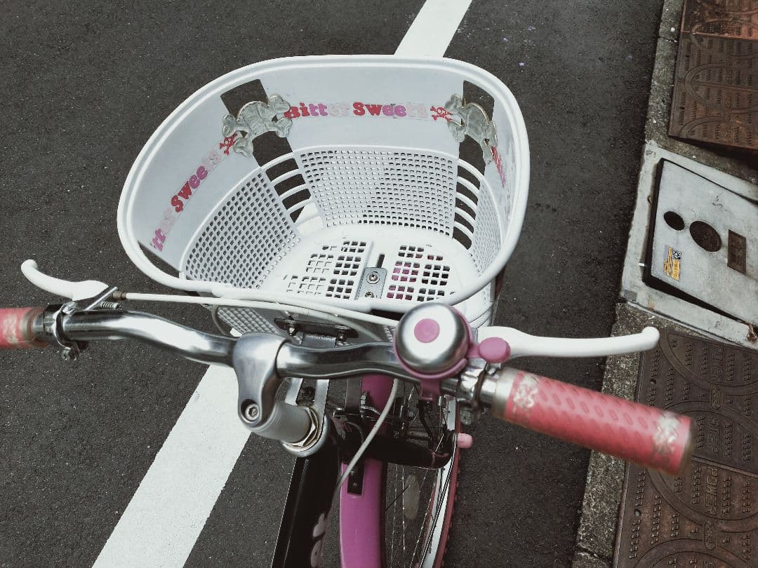 子供用自転車 黒とピンク バスケット付き タイヤサイズ24インチ