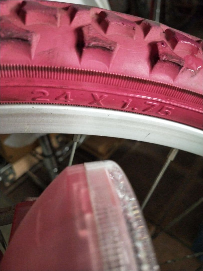 子供用自転車 黒とピンク バスケット付き タイヤサイズ24インチ