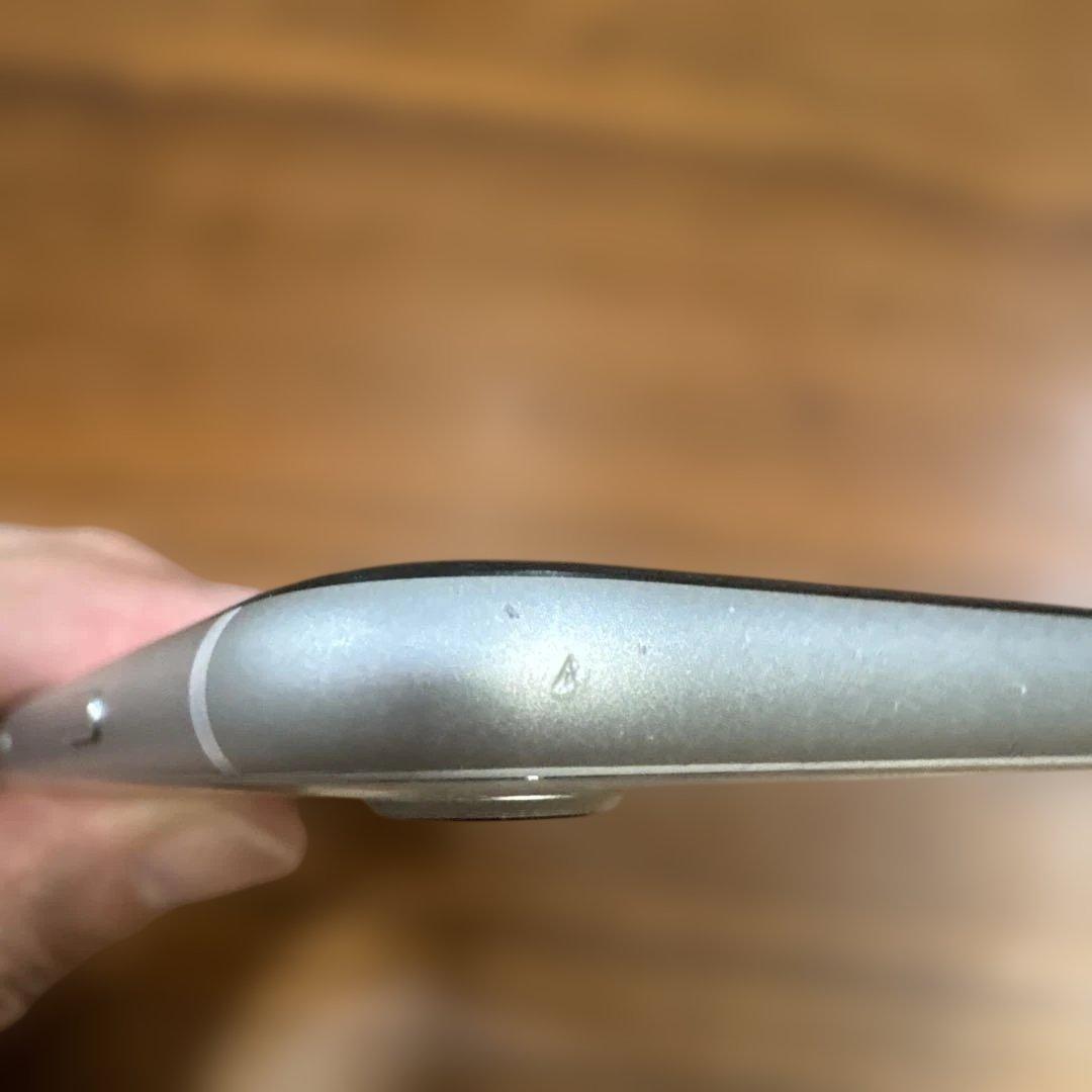 Apple iPhone se2 64gb ホワイト 本体 バッテリー83%