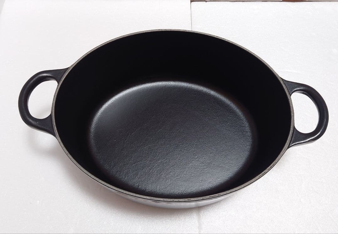【新品】ル・クルーゼ　鍋　ココットオーバル　ブラック25