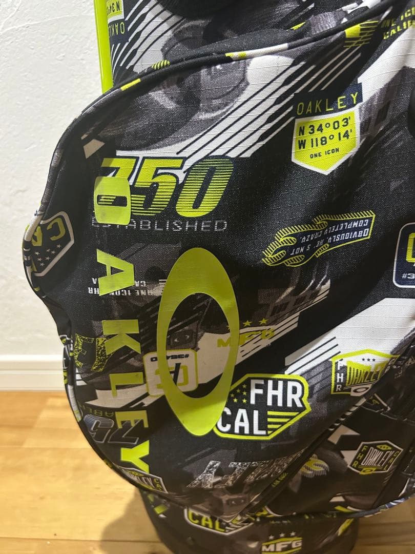 Y*様 OAKLEY スタンド型軽量キャディバッグ 黒/黄