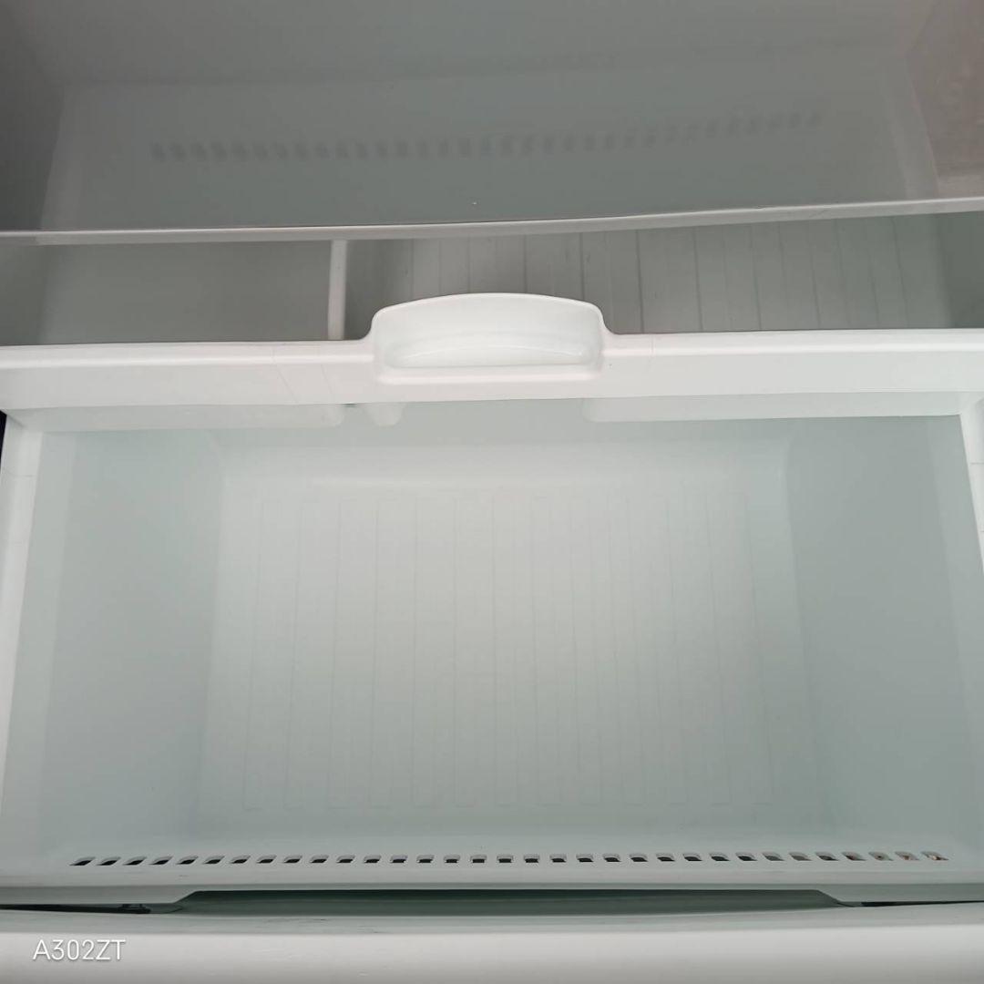 送料設置無料　東芝　自動製氷機能付き大型冷蔵庫　330L