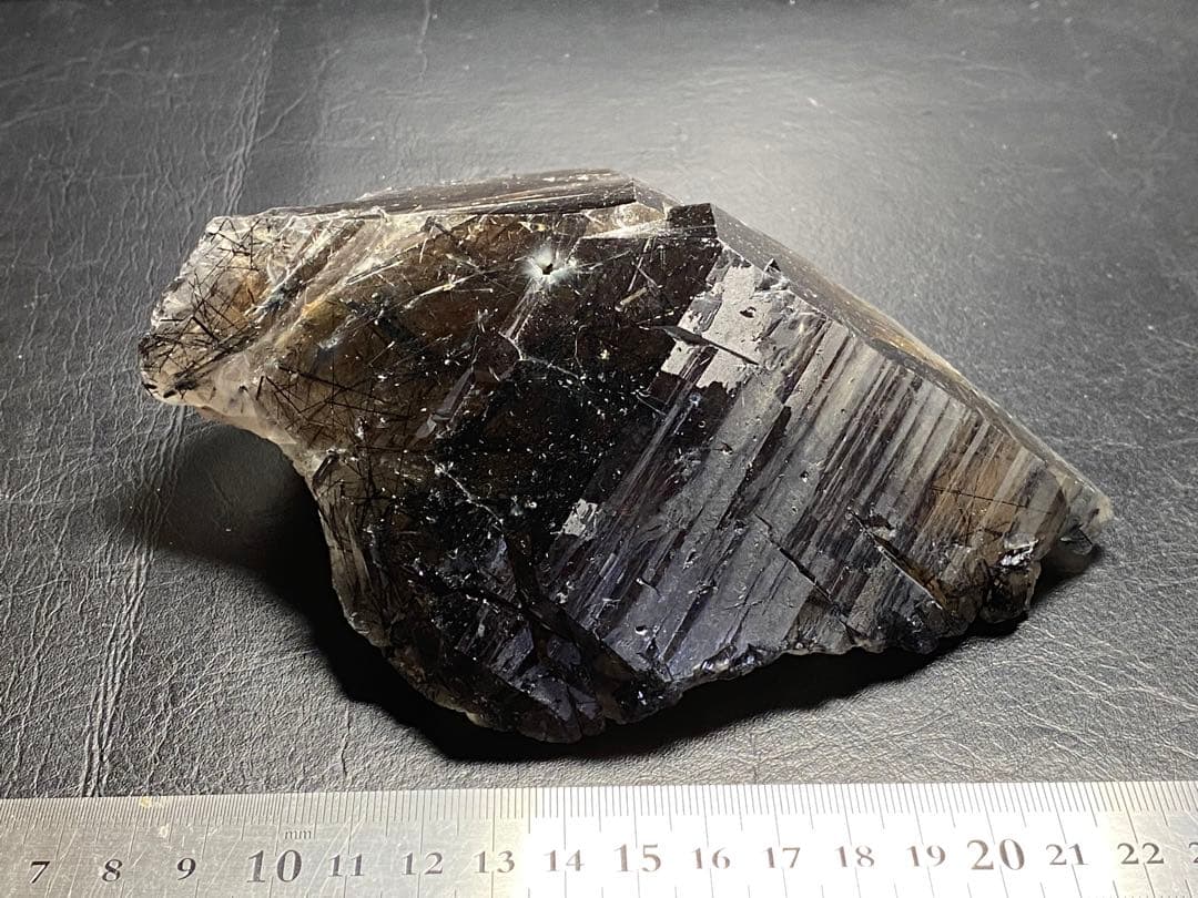 ザギマウンテンクォーツ　ザギ水晶　ザキ鉱山　エジリン　873gラビカイト入り