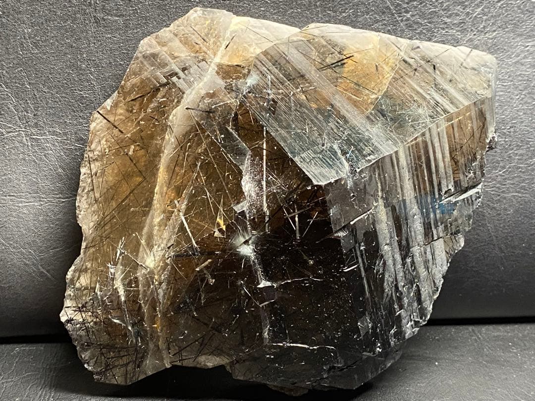 ザギマウンテンクォーツ　ザギ水晶　ザキ鉱山　エジリン　873gラビカイト入り