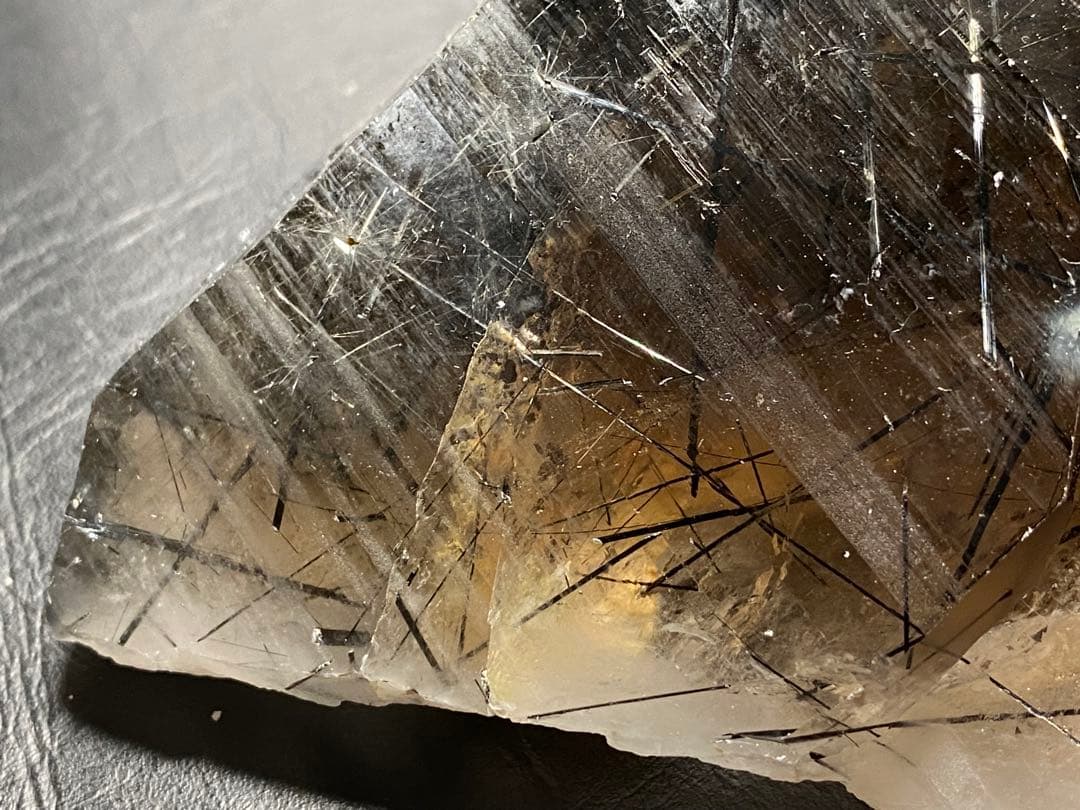 ザギマウンテンクォーツ　ザギ水晶　ザキ鉱山　エジリン　873gラビカイト入り