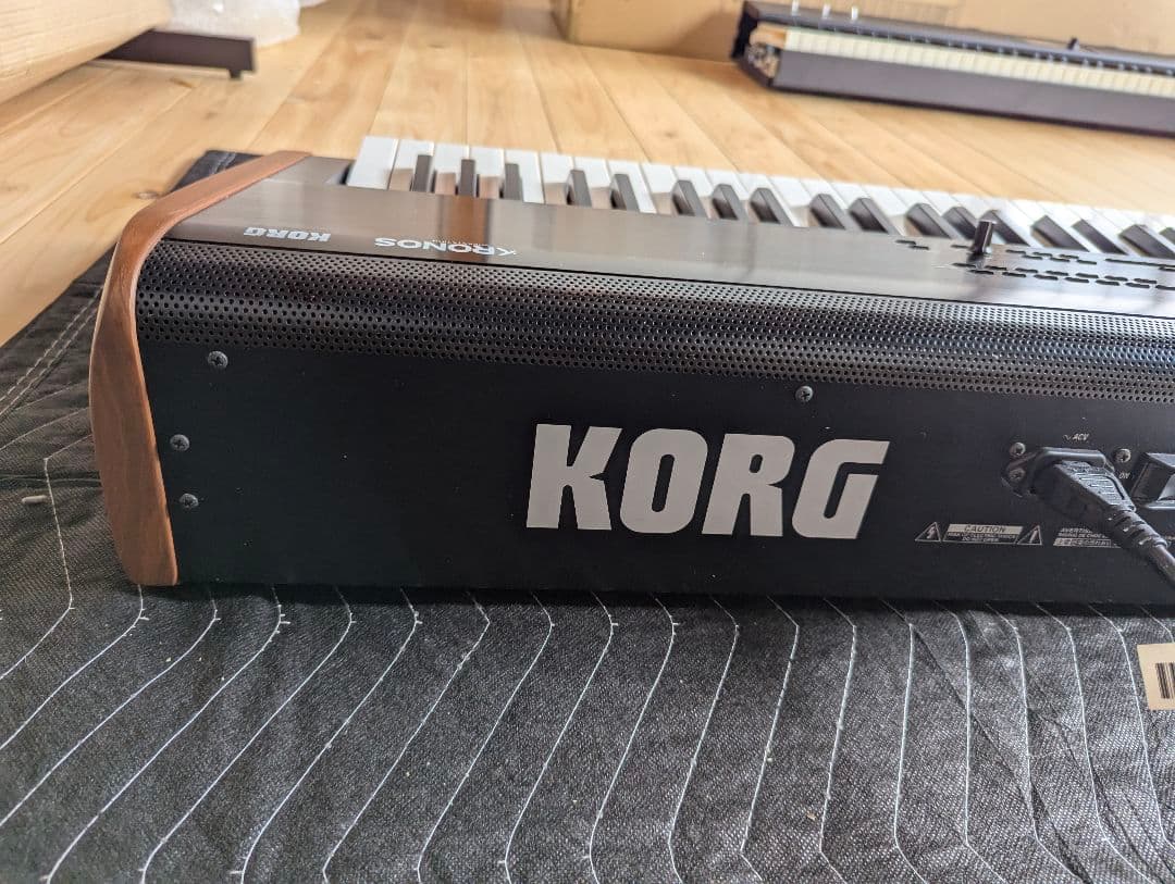 お買い得 美品 KORG KRONOS2-88 シンセサイザ